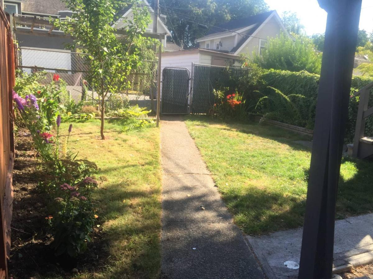 Quiet-Comfy 3 Bedroom Home On A Tree Lined Street In Kits 밴쿠버 외부 사진