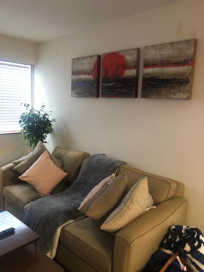 Quiet-Comfy 3 Bedroom Home On A Tree Lined Street In Kits 밴쿠버 외부 사진