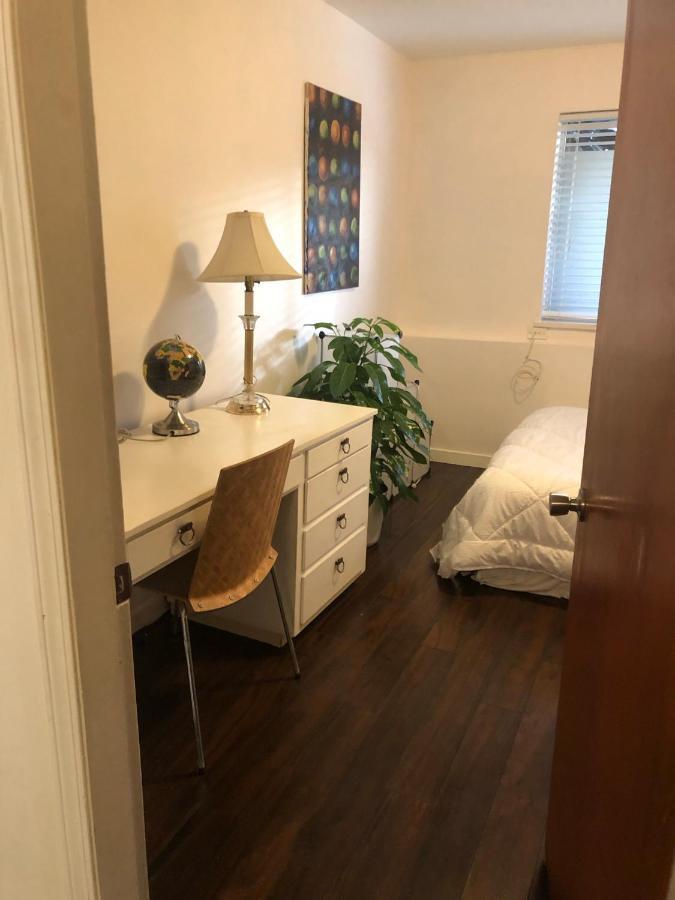 Quiet-Comfy 3 Bedroom Home On A Tree Lined Street In Kits 밴쿠버 외부 사진