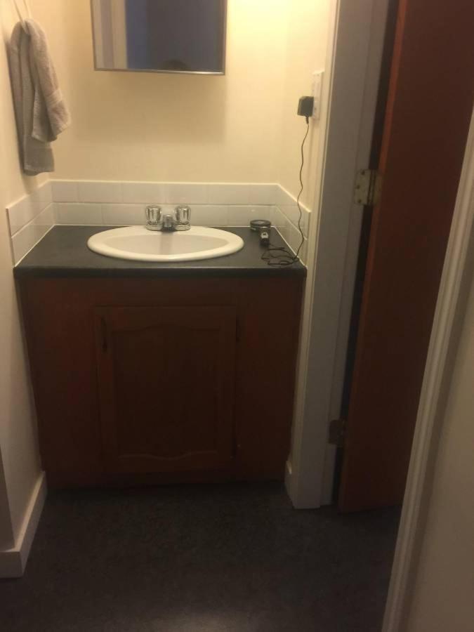Quiet-Comfy 3 Bedroom Home On A Tree Lined Street In Kits 밴쿠버 외부 사진