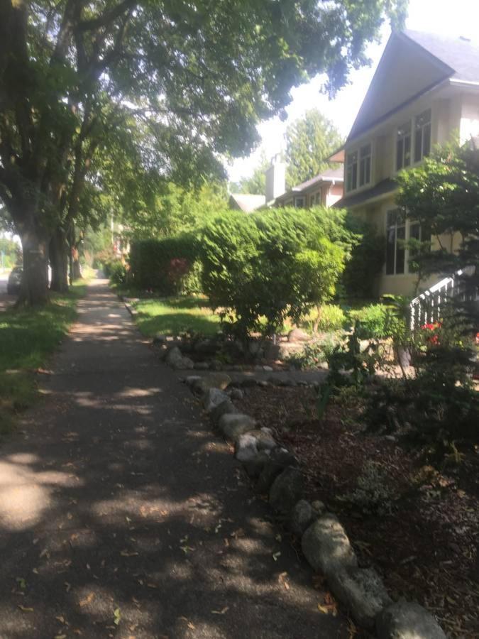 Quiet-Comfy 3 Bedroom Home On A Tree Lined Street In Kits 밴쿠버 외부 사진