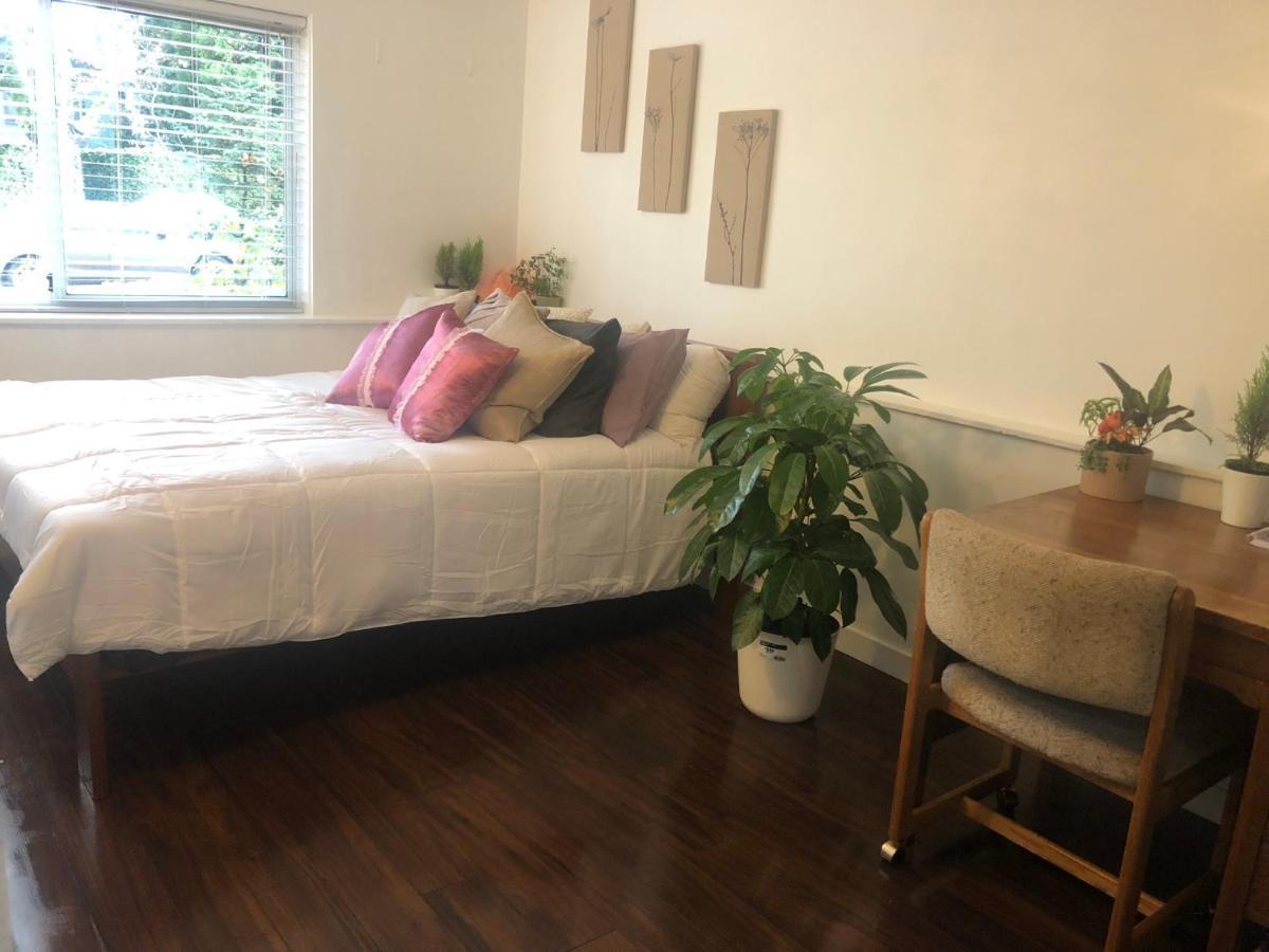Quiet-Comfy 3 Bedroom Home On A Tree Lined Street In Kits 밴쿠버 외부 사진