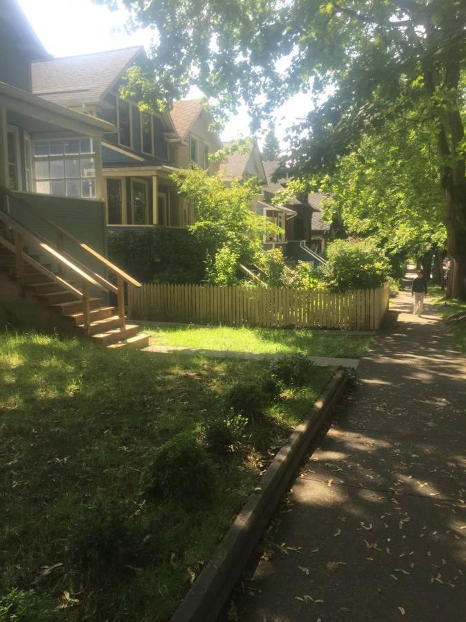 Quiet-Comfy 3 Bedroom Home On A Tree Lined Street In Kits 밴쿠버 외부 사진
