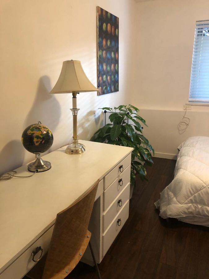 Quiet-Comfy 3 Bedroom Home On A Tree Lined Street In Kits 밴쿠버 외부 사진