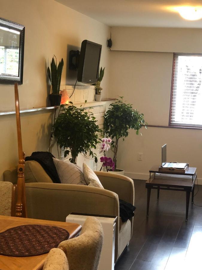 Quiet-Comfy 3 Bedroom Home On A Tree Lined Street In Kits 밴쿠버 외부 사진