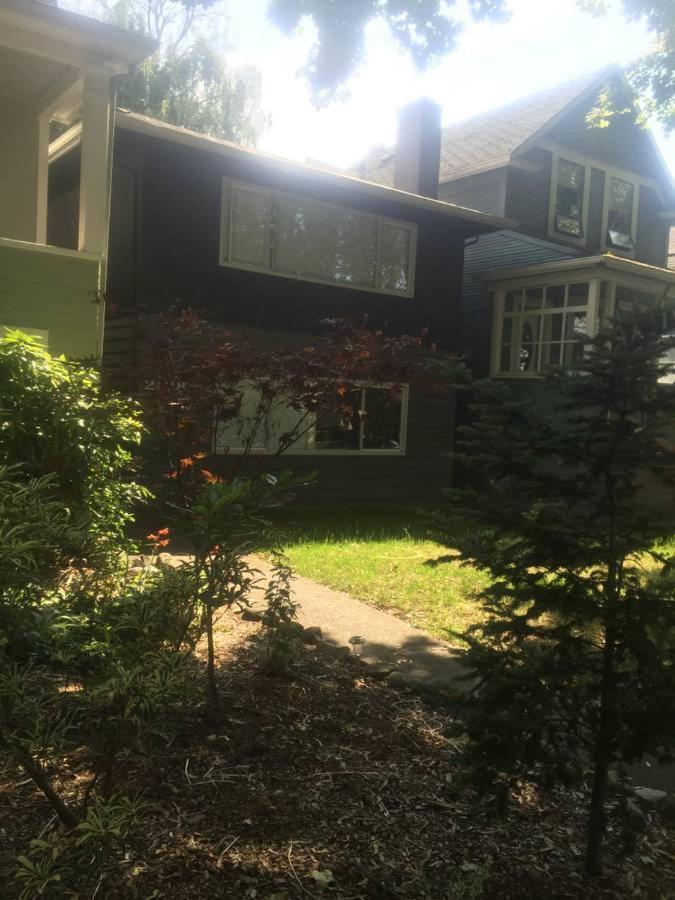 Quiet-Comfy 3 Bedroom Home On A Tree Lined Street In Kits 밴쿠버 외부 사진