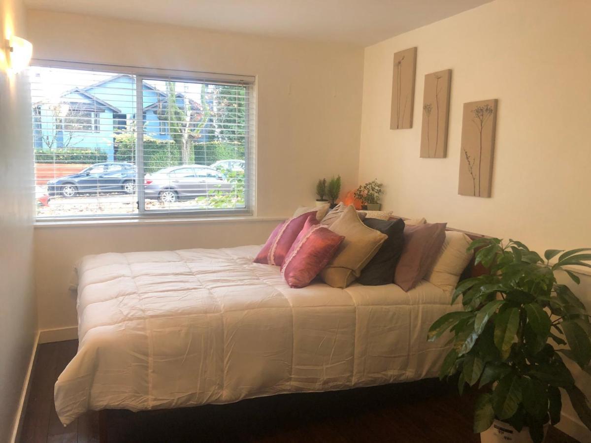 Quiet-Comfy 3 Bedroom Home On A Tree Lined Street In Kits 밴쿠버 외부 사진