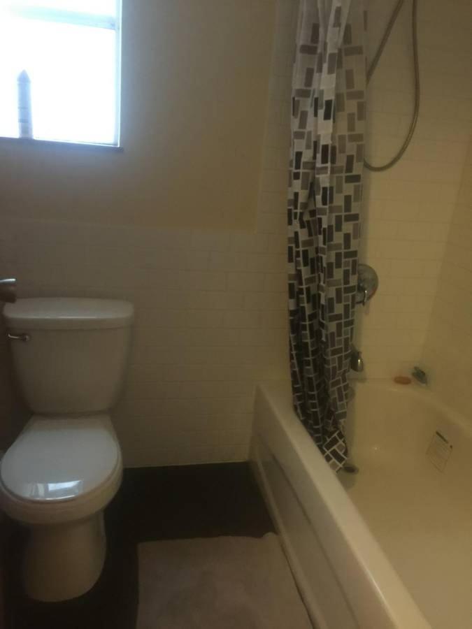 Quiet-Comfy 3 Bedroom Home On A Tree Lined Street In Kits 밴쿠버 외부 사진